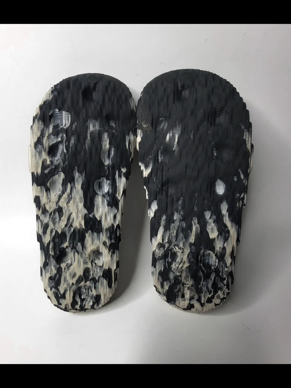 adidas Mens Adilette 22 Slides Carbon Aluminum Black & White GX6947 US SIZE 6